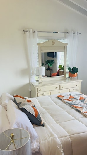 2 bedrooms, desk, iron/ironing board, free WiFi