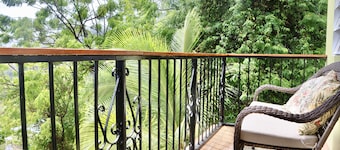 Scenic Island Escape w/ Free SUV, Ocean Views, A/C – Sleeps 5