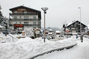 Exterior - Wifi, 200m from ski lifts, 4th floor, view village, balcony, 54m², Les Gets (Les Gets)