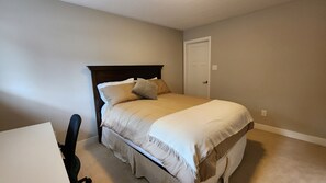 2 bedrooms, desk, iron/ironing board, WiFi