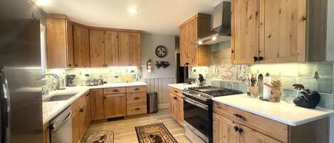 Frigorífic, microones, forn i placa de cuina