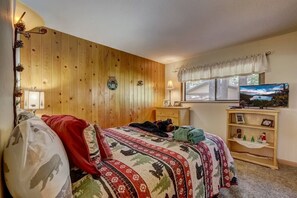3 bedrooms, travel cot, free WiFi, bed sheets