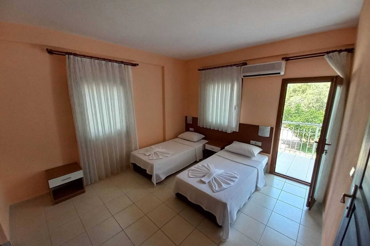 Economy Room, Garden View