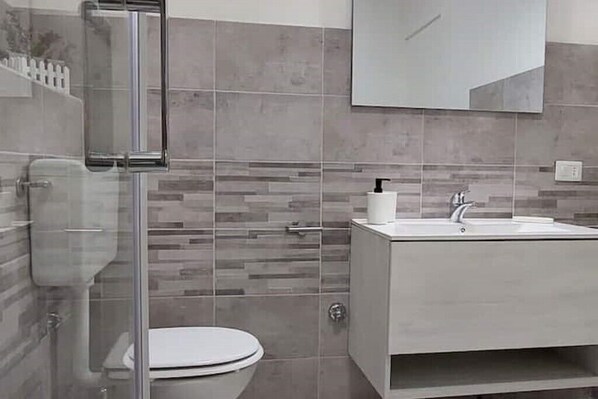 Shower, free toiletries, hair dryer, bathrobes