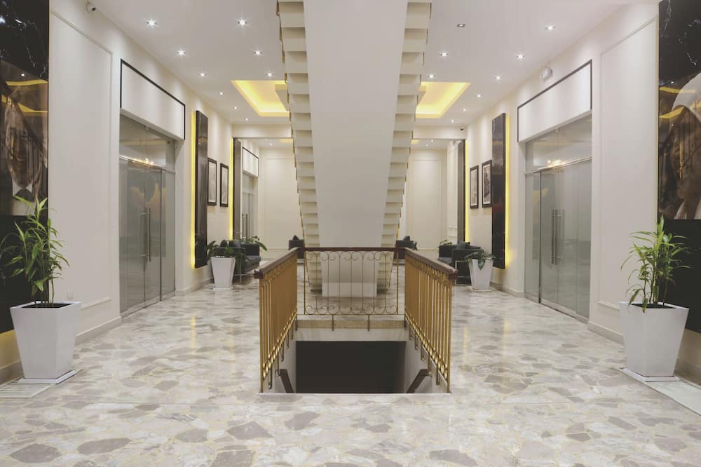 REAL HOTEL