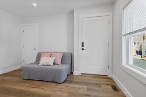 Interior - Cambridge/Boston 3BR2Bth Parking, W/D, Subway,A/C (Somerville)