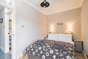 2 chambres, fer et planche à repasser, Wi-Fi, literie fournie