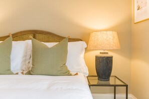 2 slaapkamers, een bureau, een strijkplank/strijkijzer, wifi