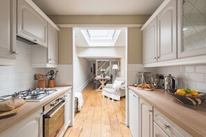 Fridge, oven, stovetop, coffee/tea maker - The Drift, Deal, Kent (Deal)