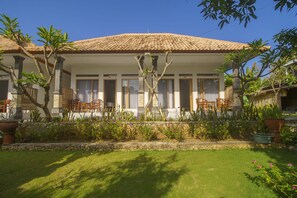 Front of property - Govardhan Bungalow (Penida Island)