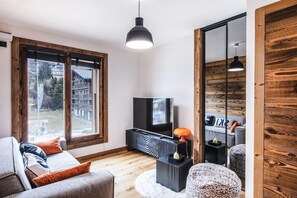 TV, fireplace, books - PEARL 201 | LES GETS | 14 pers. | Central (Les Gets)
