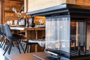 Dining - PEARL 201 | LES GETS | 14 pers. | Central (Les Gets)