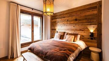 5 slaapkamers, een strijkplank/strijkijzer, internet, beddengoed