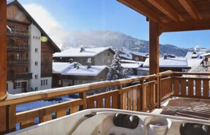 Bañera de hidromasaje al aire libre