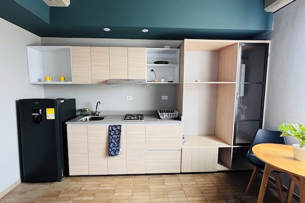 Luxury Double Room | Private kitchen | Fridge, blender, cookware/dishes/utensils, cleaning supplies