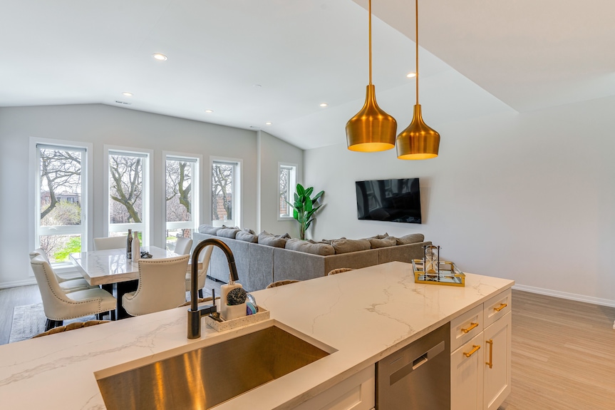 7 Mi To Downtown: Luxe Chicago Condo - Hammond, IN