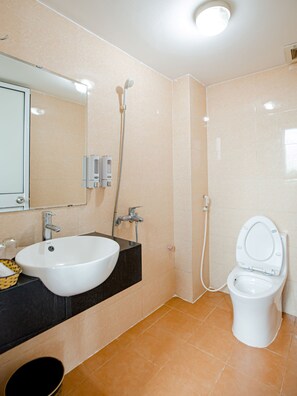 Superior Double Room, Garden View | Bathroom - Phuong Nam Hotel Aeon Mall Long Bien (Hanoi)