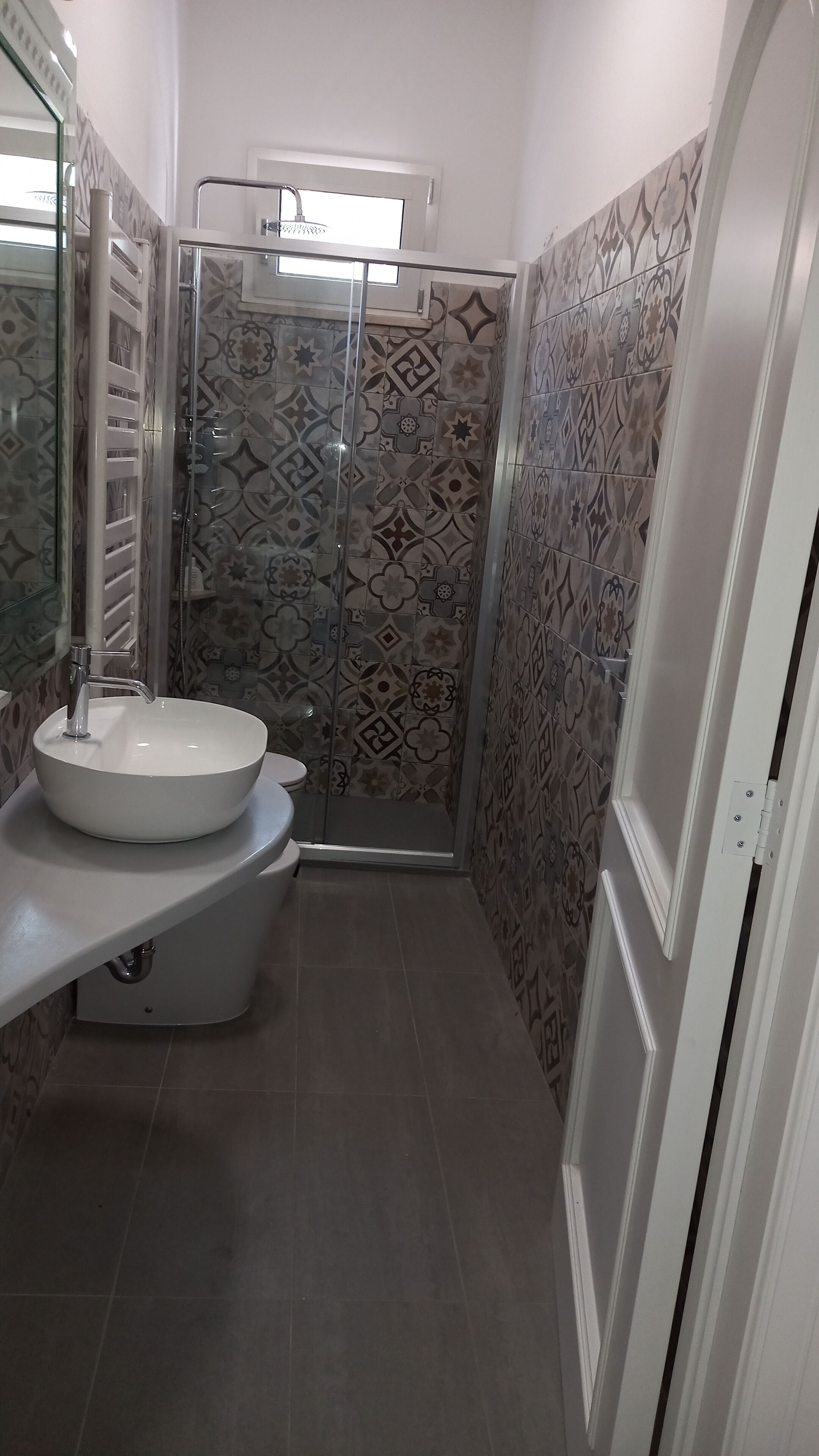 Dusche, Haartrockner, Bidet, Handtücher
