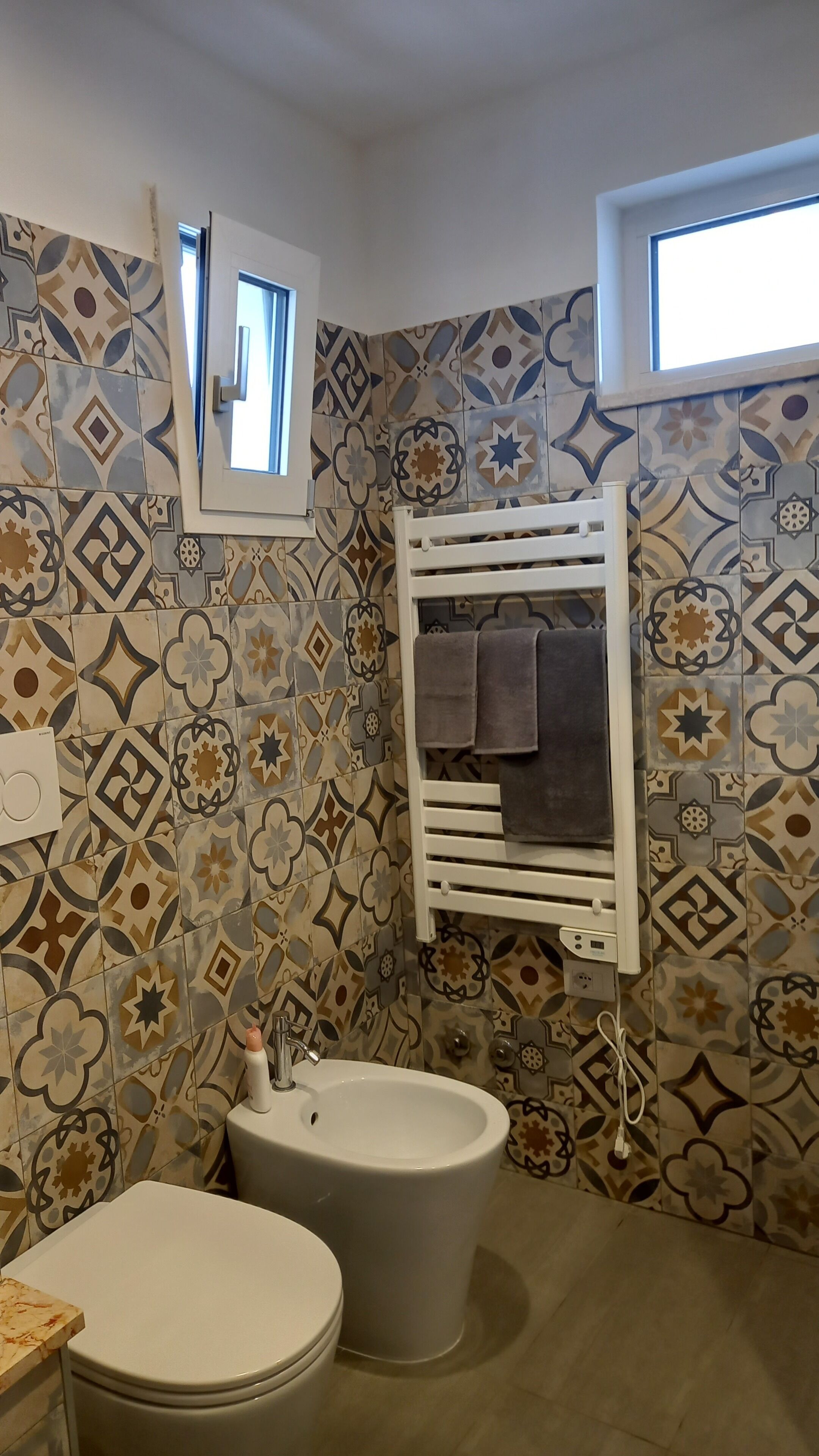 Dusche, Haartrockner, Bidet, Handtücher