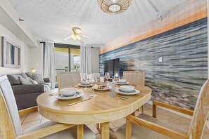 Dining - Sleeps 10|Oceanfront|King|beach amenities|W/D (Orange Beach)