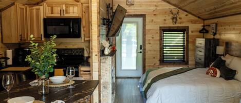 1 habitación, tabla de planchar con plancha, wifi y ropa de cama