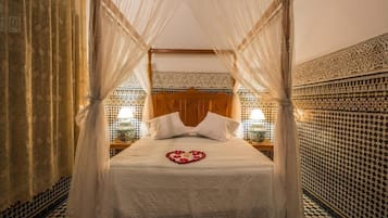 7 bedrooms, iron/ironing board, WiFi, bed sheets