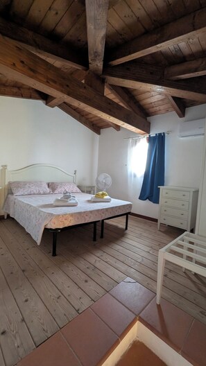 4 chambres, fer et planche à repasser, lit parapluie, Wi-Fi gratuit