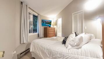 2 bedrooms, iron/ironing board, WiFi, bed sheets