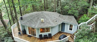 Enchanting Mountain Tree House Hideaway.