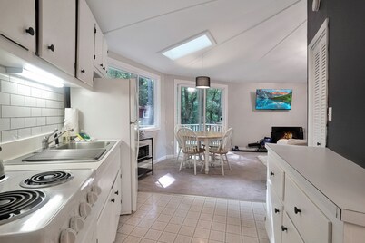 Enchanting Mountain Tree House Hideaway.