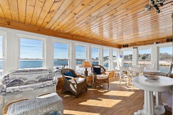 Interior - Beachfront in New Silver Beach (Falmouth)