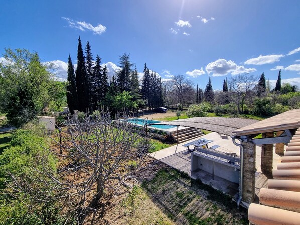 المنطقة المحيطة بالمنشأة