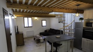 A compact kitchen with a dining area, a staircase, and a living space. - AU Coeur DU Luberon Idealement Situe Pour Visiter LE Region (Gargas)