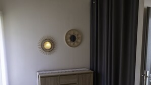 A bedroom with a bed, a wooden dresser, a ceiling fan, and a window with curtains. - AU Coeur DU Luberon Idealement Situe Pour Visiter LE Region (Gargas)
