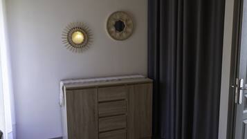 1 bedroom, iron/ironing board, travel cot, free WiFi