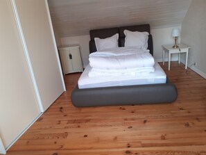 2 soverom, strykejern/-brett, wi-fi (inkludert) og sengetøy