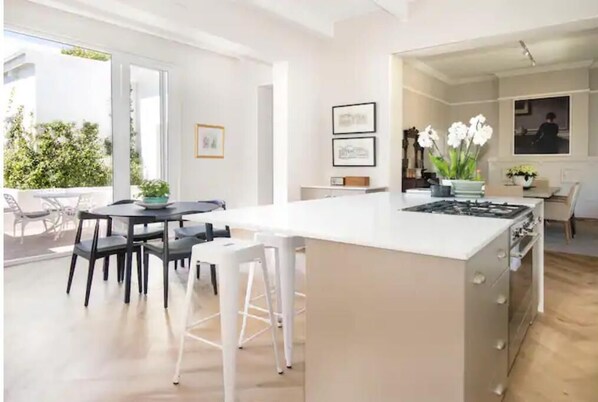 Dining - Middedorp Manor Villa (Stellenbosch)