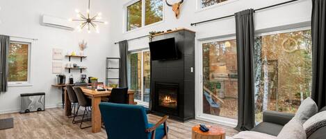 Télévision, cheminée