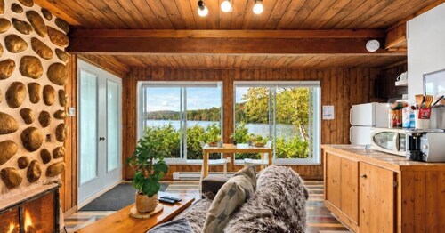 Mini chalet bord de l`eau à louer dans les Laurentides — Lac Sarrazin, Sainte-Lucie-des-Laurentides