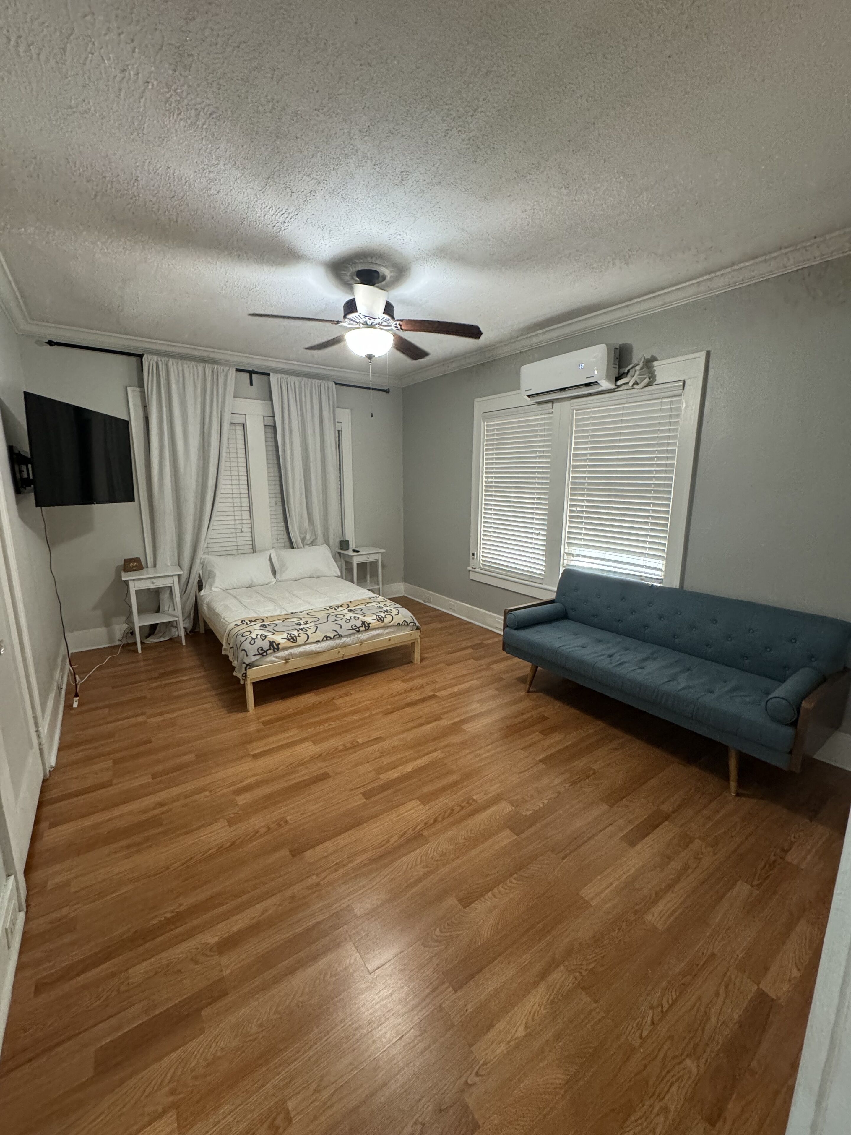 Experience Urban Comfort: Charming Downtown Houston Studio on Vrbo