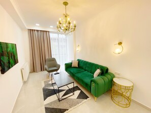 Appartement Luxe, vue ville | Restauration dans la chambre