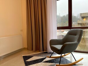Luxury Apartment, City View | Living area