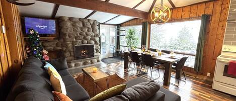 Télévision, cheminée