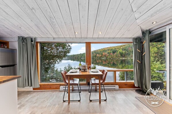 Dining - Le1615 - Lake, Private dock- Cottages in the north (Sainte-Lucie-des-Laurentides)