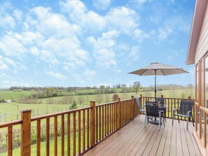 Outdoor dining - 2 bedroom accommodation in Kinlet, near Bewdley (Kinlet, near Bewdley)