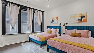 5 chambres, bureau, fer et planche Ă  repasser, lit parapluie