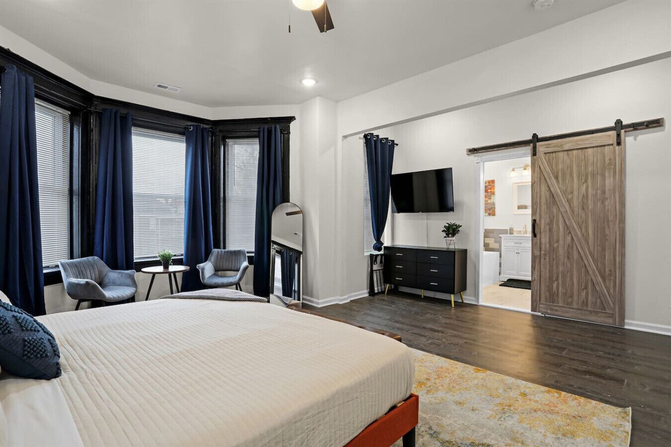 5 bedrooms, desk, iron/ironing board, free WiFi