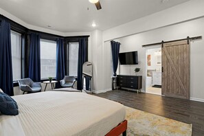 5 slaapkamers, een bureau, een strijkplank/strijkijzer, gratis wifi