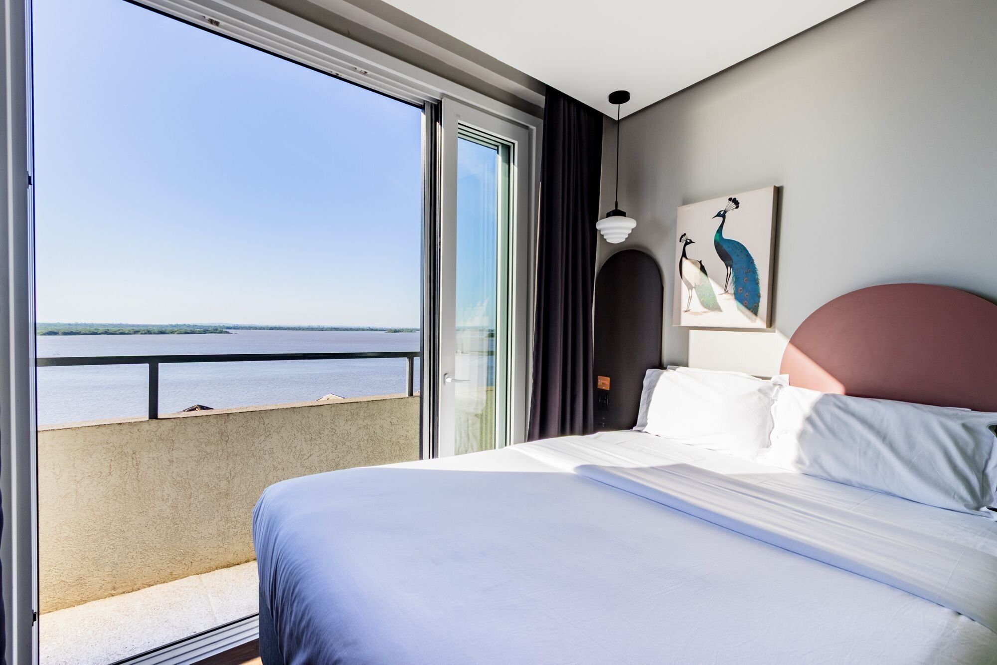 Acesso à internet, roupa de cama