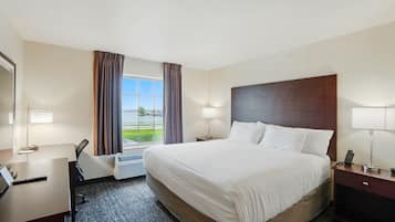 Desk, laptop workspace, iron/ironing board, free WiFi